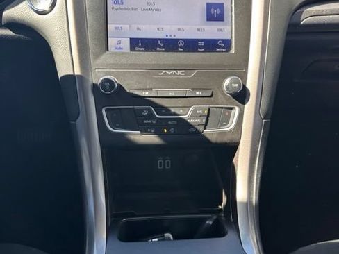 Used 2020 Ford Fusion SE FWD image 14