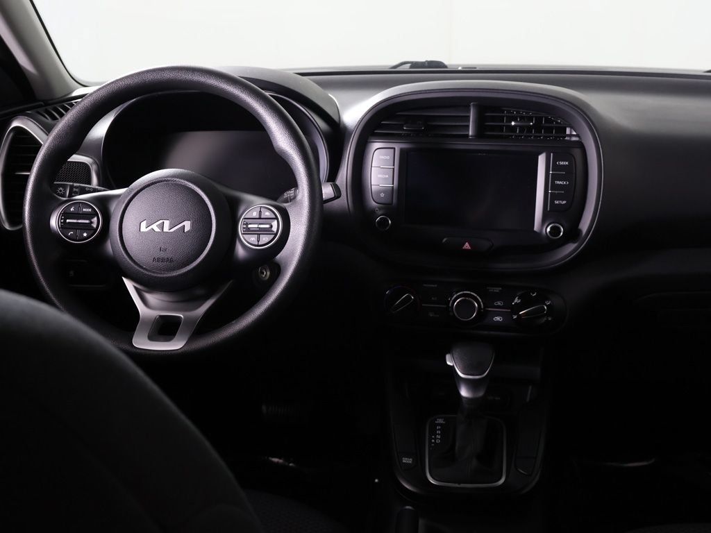 Used 2023 Kia Soul LX w/ LX Technology Package FWD image 28