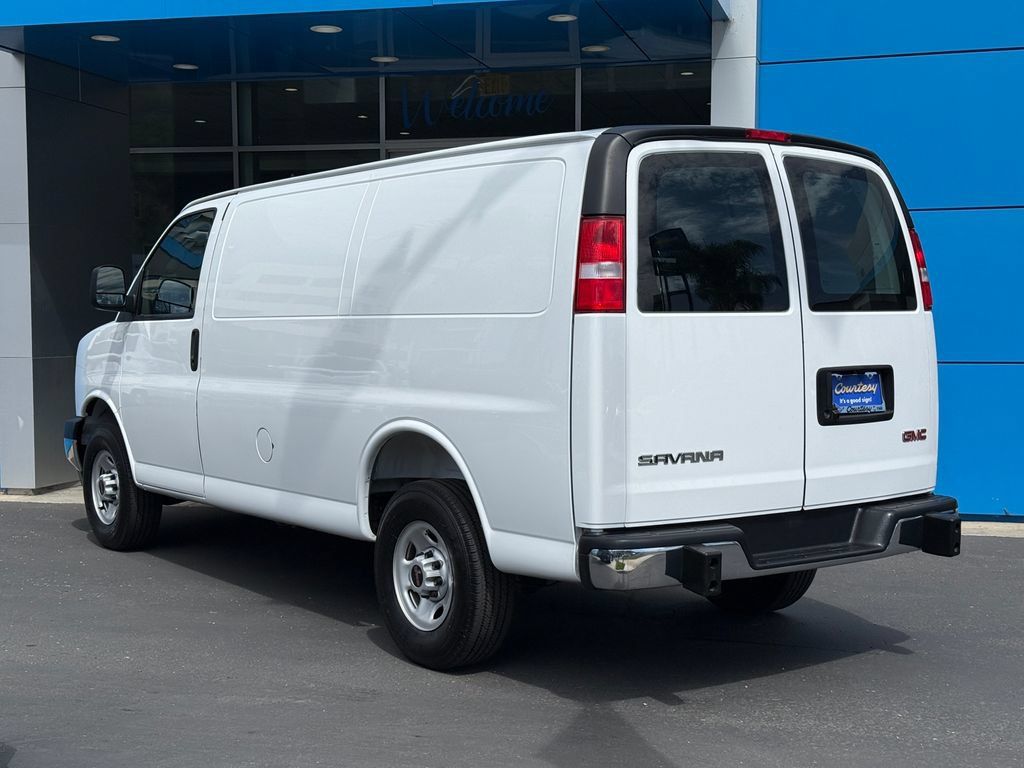 Used 2025 GMC Savana 2500 w/ Driver Convenience Package RWD image 7