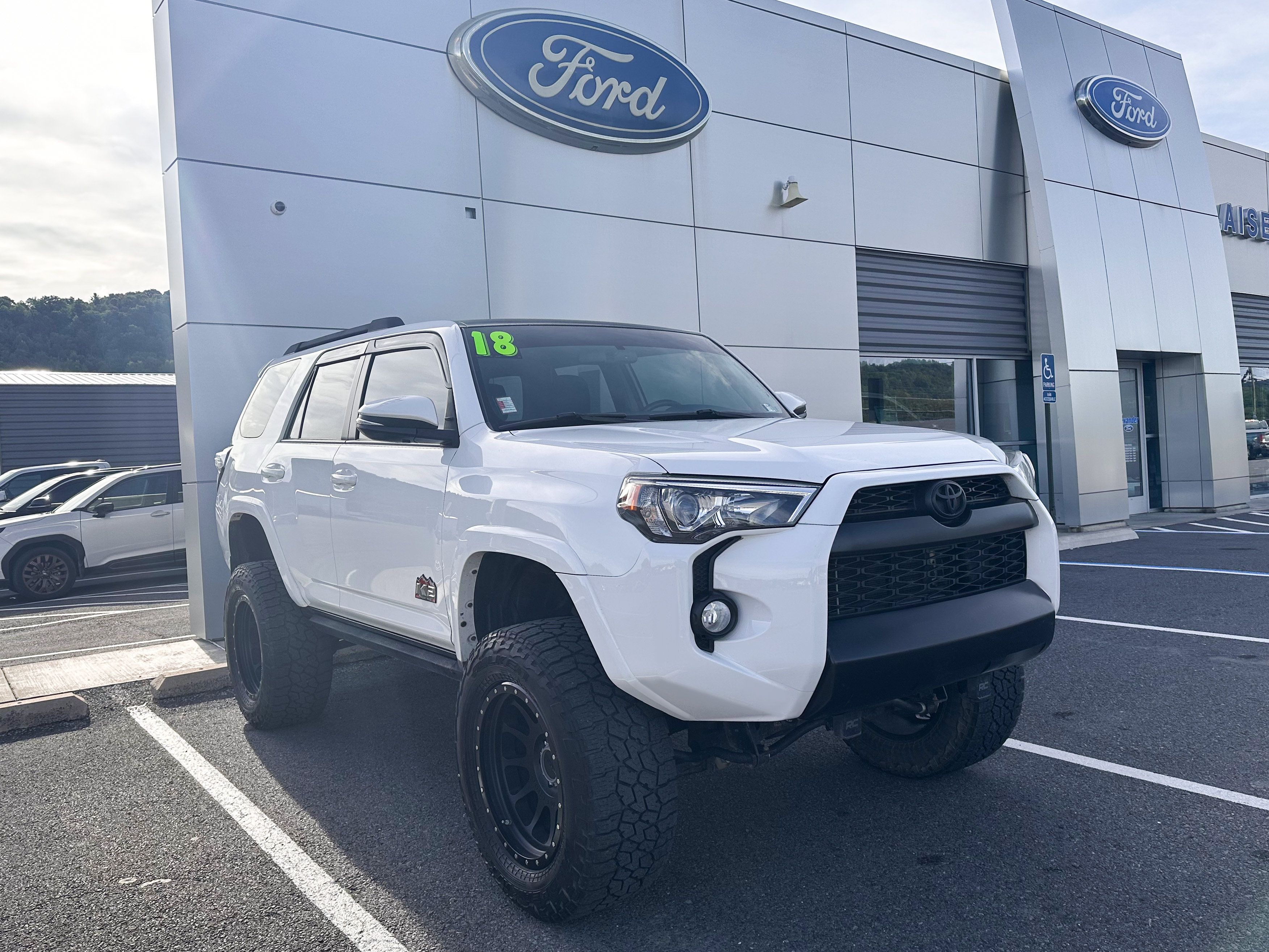 Used 2018 Toyota 4Runner SR5 Premium AWD/4WD image 1