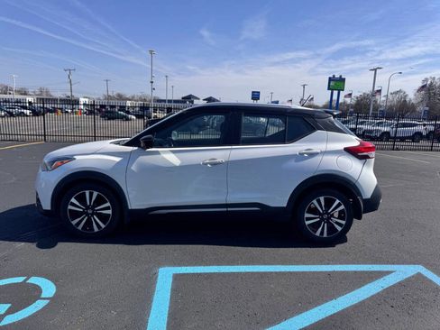 Used 2018 Nissan Kicks SR image 30