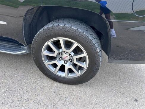 Used 2016 GMC Yukon Denali image 7