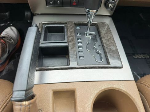 Used 2012 Jeep Liberty Limited RWD image 17