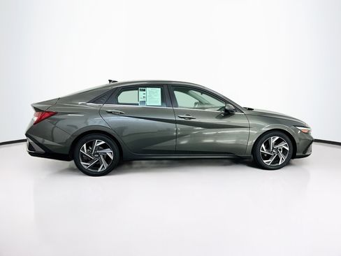 Used 2024 Hyundai Elantra Limited FWD image 10