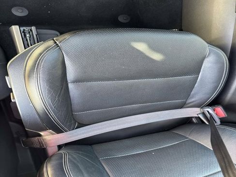 Used 2020 Ford Escape Titanium image 9