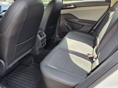 Used 2022 Volkswagen Taos SE image 10