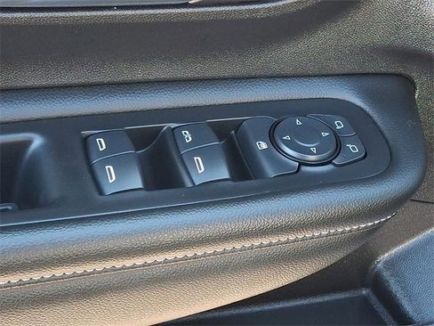 Used 2024 GMC Terrain SLE image 27