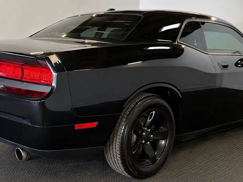 Used 2009 Dodge Challenger SE RWD image 5
