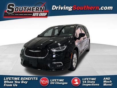 New 2025 Chrysler Pacifica Select