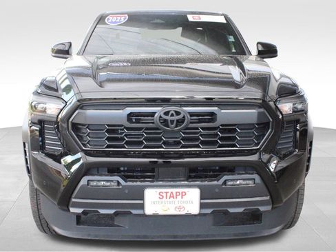 Certified 2025 Toyota Tacoma TRD Off-Road w/ TRD Off Road Upgrade Package AWD/4WD image 10
