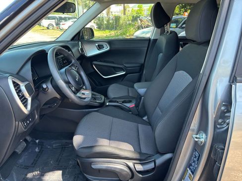 Used 2025 Kia Soul LX w/ LX Technology Package FWD image 25