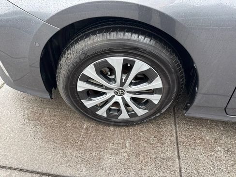 Used 2020 Toyota Prius LE AWD/4WD image 11