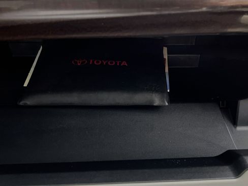 Used 2012 Toyota Camry XLE image 33