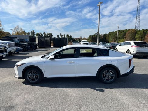 New 2025 Kia K4 LXS image 4