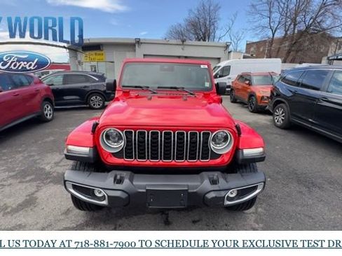 Used 2025 Jeep Wrangler Unlimited Sahara image 7