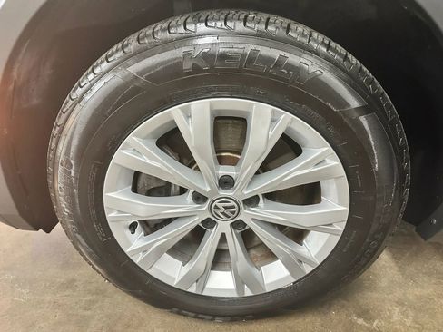 Used 2020 Volkswagen Tiguan S image 14