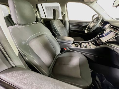 Used 2023 Jeep Grand Cherokee Laredo w/ Luxury Tech Group I AWD/4WD image 27