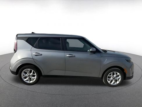 Used 2025 Kia Soul LX w/ LX Technology Package image 16