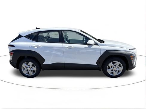 New 2026 Hyundai Kona SE FWD image 2