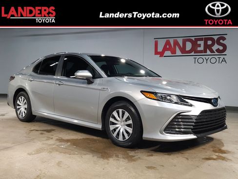Used 2021 Toyota Camry LE image 1