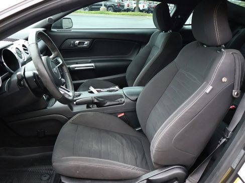 Used 2017 Ford Mustang Coupe image 8