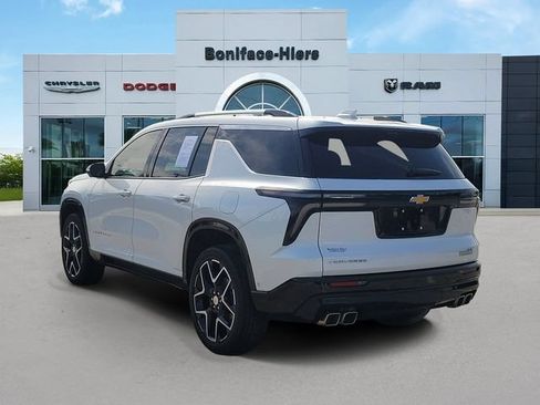 Used 2025 Chevrolet Traverse High Country FWD image 4