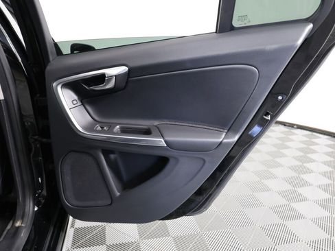 Used 2016 Volvo V60 T5 Cross Country Platinum image 21