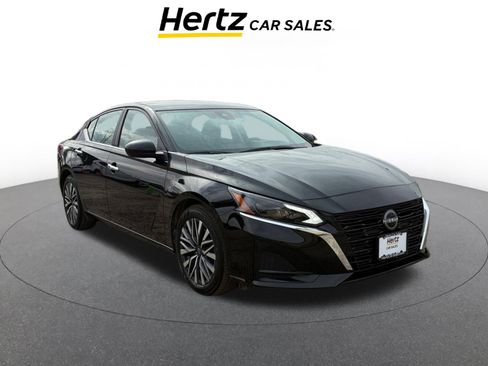 Used 2025 Nissan Altima 2.5 SV image 1