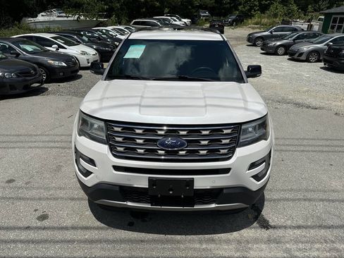 Used 2017 Ford Explorer XLT w/ Equipment Group 202A AWD/4WD image 3