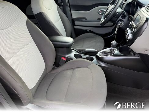 Used 2019 Kia Soul FWD image 12