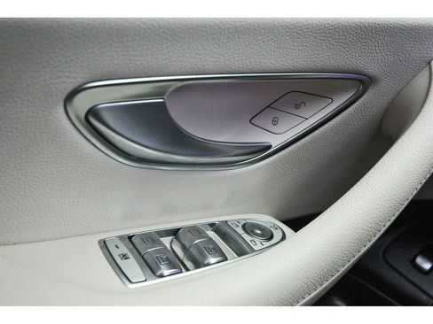 Used 2019 Mercedes-Benz E 300 image 24