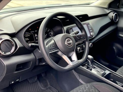 Used 2023 Nissan Kicks SV image 16