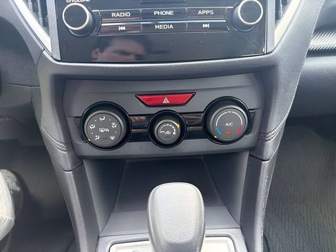 Used 2018 Subaru Impreza 2.0i Premium w/ Eyesight & BSD & Rcta AWD/4WD image 17