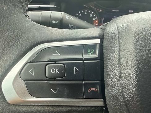 Used 2025 Jeep Compass Latitude w/ Convenience Group AWD/4WD image 18