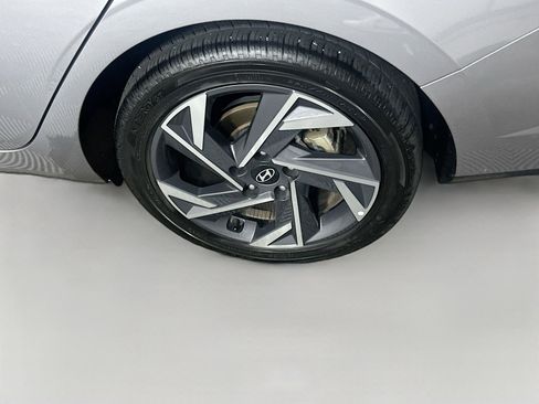 Used 2025 Hyundai Elantra SEL FWD image 11