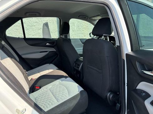 Used 2019 Chevrolet Equinox LS FWD image 12