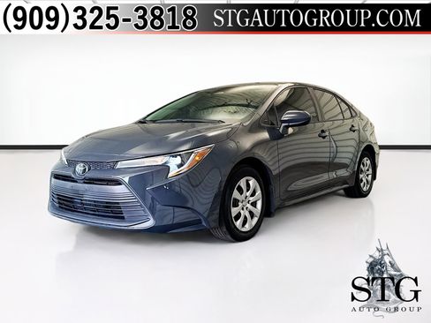 Used 2025 Toyota Corolla LE FWD image 1