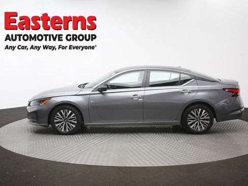 Used 2025 Nissan Altima 2.5 SV FWD image 59