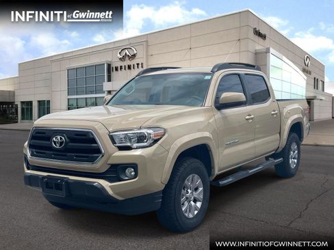 Used 2017 Toyota Tacoma SR5 w/ Tow Package RWD image 1