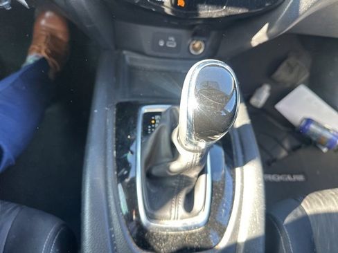 Used 2018 Nissan Rogue S image 19