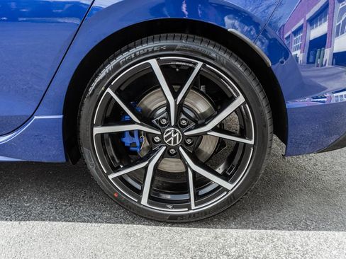 Used 2024 Volkswagen Golf R AWD/4WD image 30