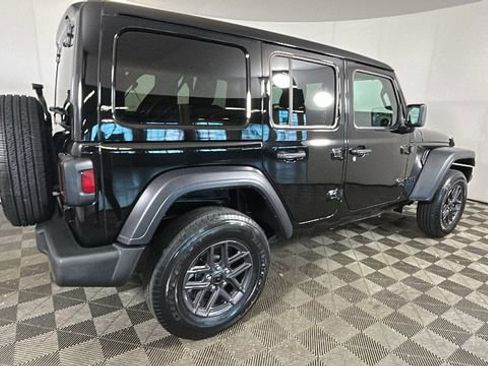 Used 2025 Jeep Wrangler Unlimited Sport AWD/4WD image 3