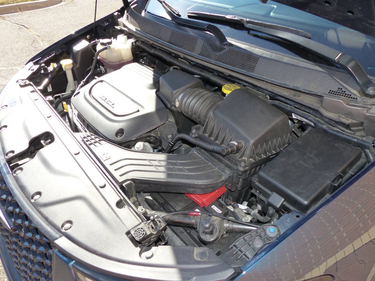 Used 2025 Chrysler Pacifica Select FWD image 16