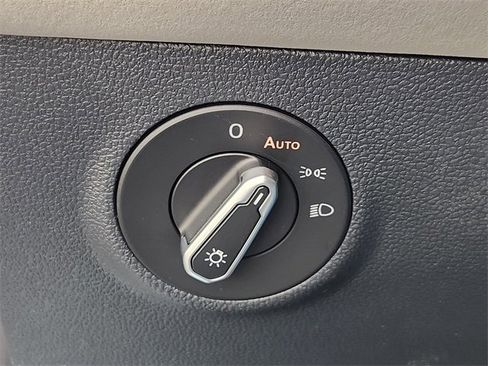 New 2025 Volkswagen Taos SE image 22