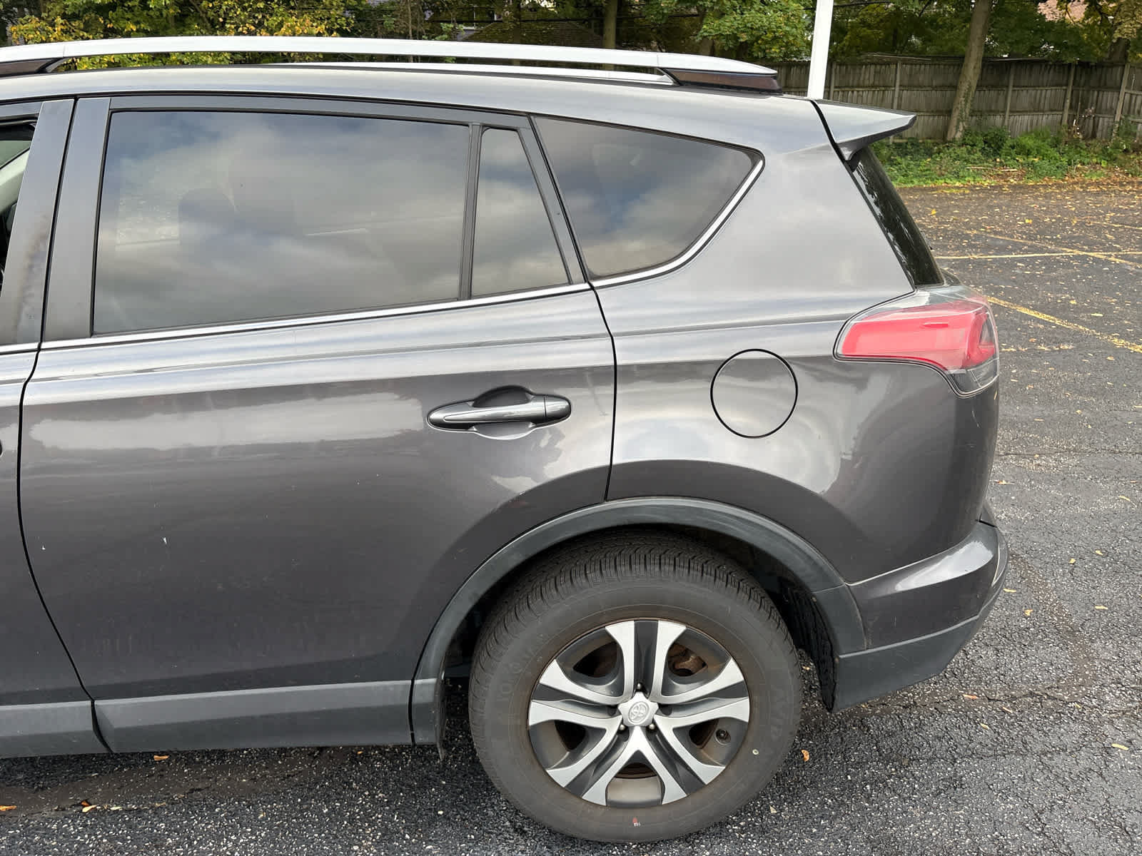 Used 2017 Toyota RAV4 LE AWD/4WD image 6