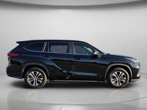 Used 2023 Toyota Highlander XLE FWD image 7