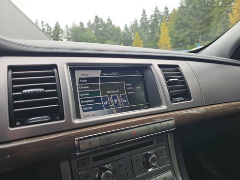 Used 2009 Jaguar XF Premium RWD image 27