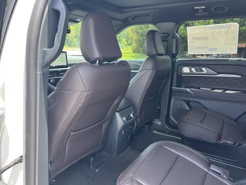 New 2026 Ford Explorer Platinum w/ LUX Leather Package AWD/4WD image 19