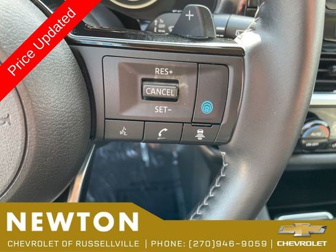Used 2025 Nissan Pathfinder SL AWD/4WD image 15