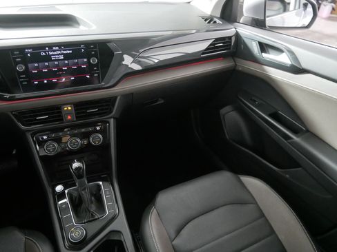 Used 2022 Volkswagen Taos SEL image 11